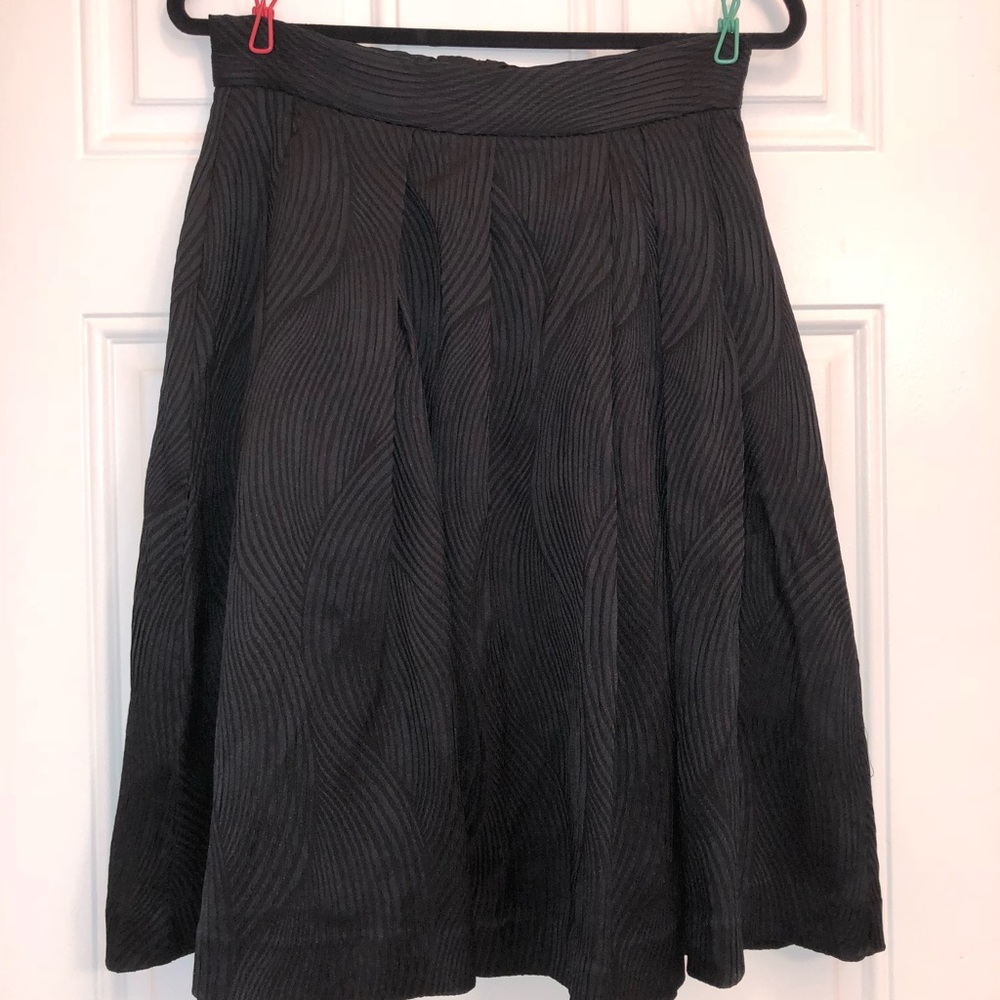 H&M- Black Midi Skirt SIZE:10